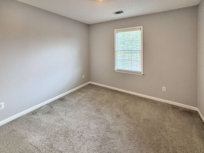 Building Photo - Beautiful and Comfortable Home in Mableton!