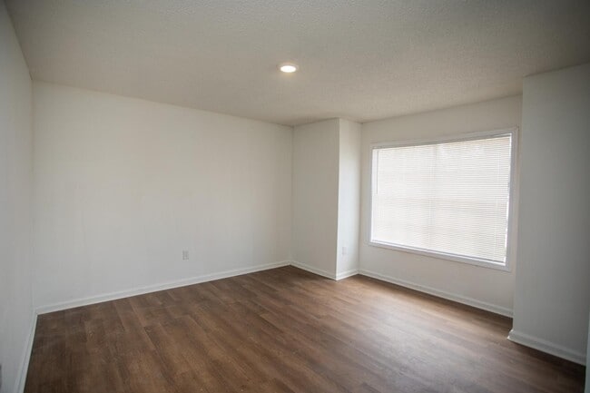 Building Photo - 109 Limoges St