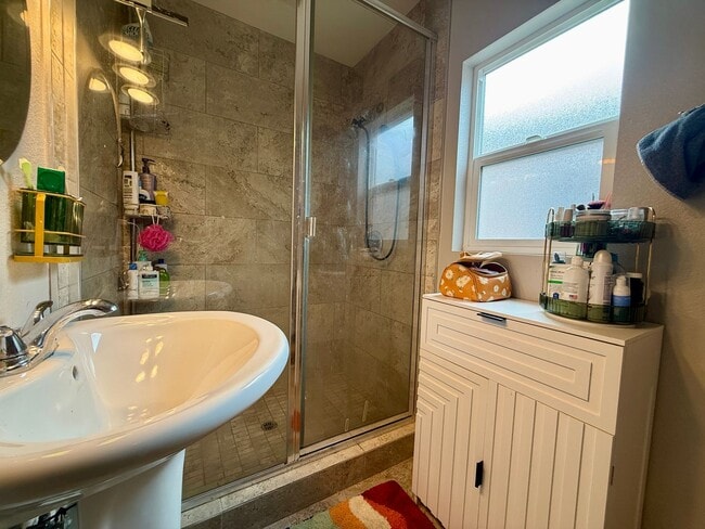 Building Photo - Modern Bungalow with W/D + A/C! Assigned Parking Included & 1 Garage Storage!
