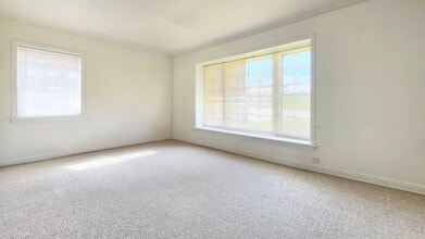 Building Photo - 9203 W Wisconsin Ave