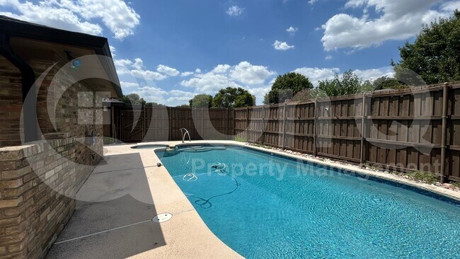 Building Photo - 3701 Leathertop Dr