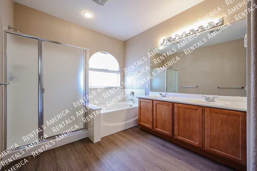 Building Photo - 876 E Riviera Pl