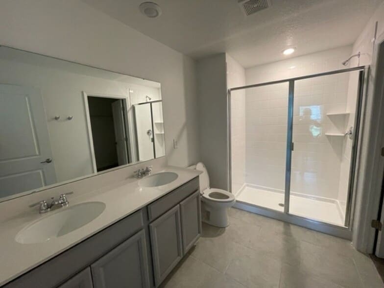 Building Photo - 844 Ofanto Wy