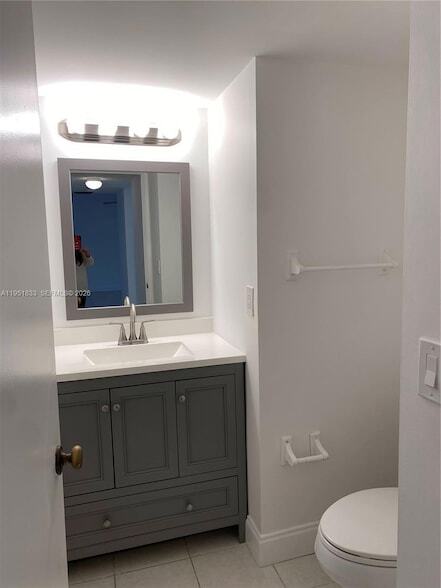 Building Photo - 654 Woodgate Cir