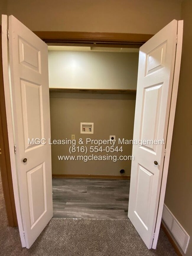 Building Photo - Spacious Duplex Living in the Heart of Lee...