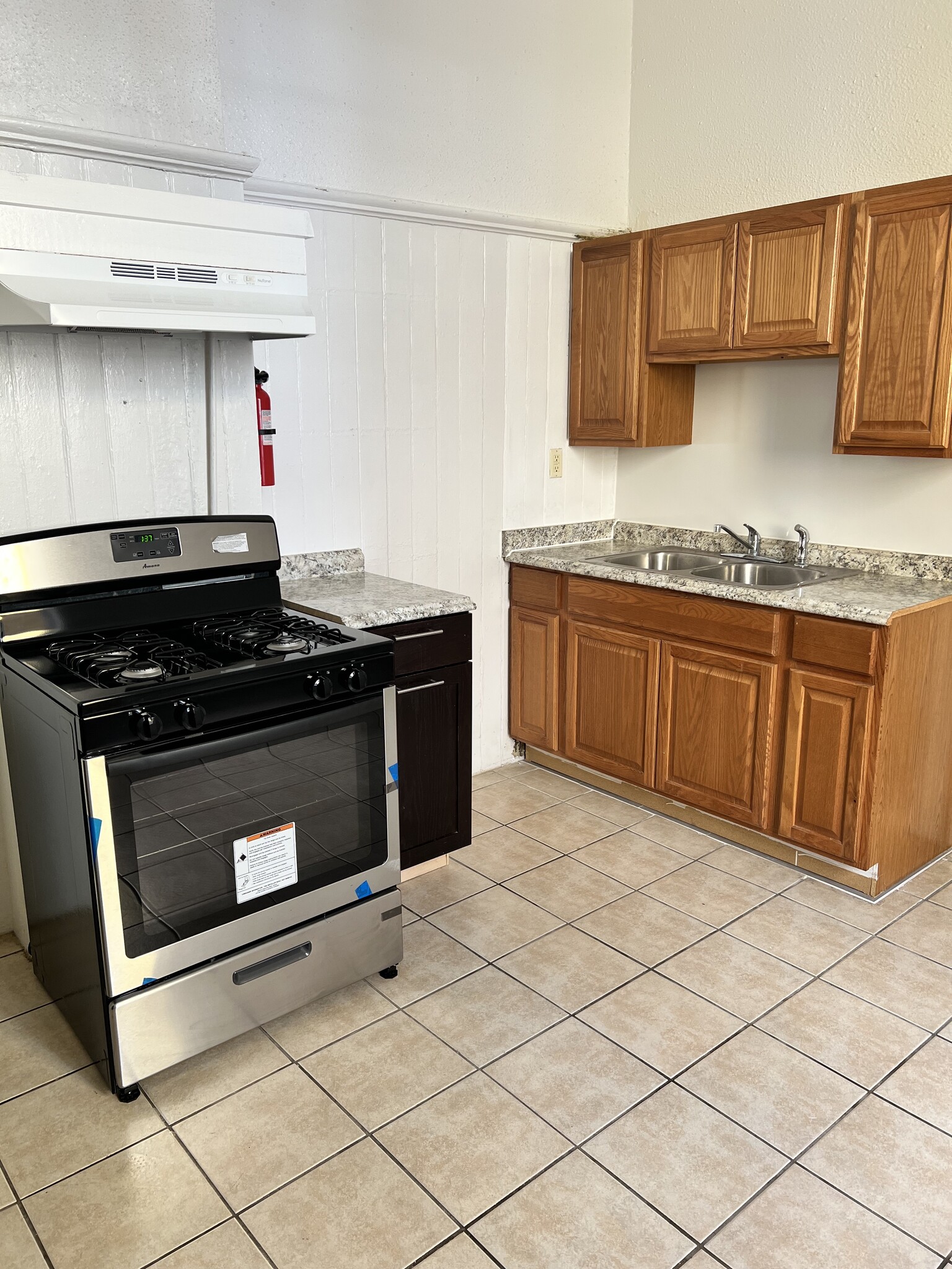 Kitchen - 2427 S Robertson St