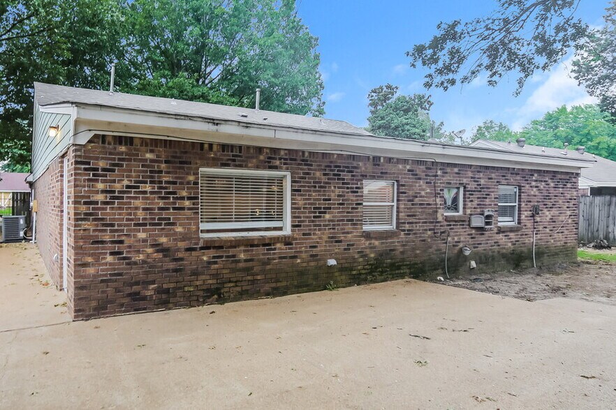 Building Photo - 6124 Kensington Cir