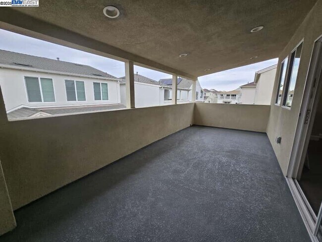 Building Photo - 8553 Waveside Wy