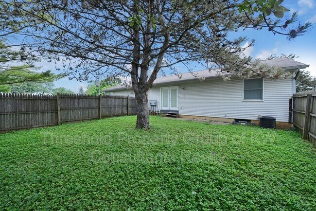 Building Photo - 5809-5811 Pepperwood Court