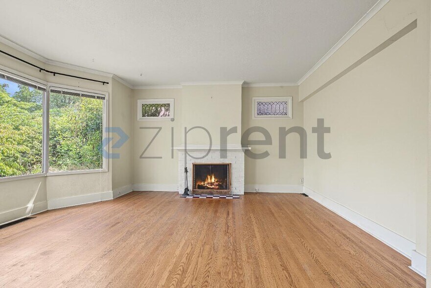 Building Photo - Unit A