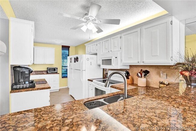 Building Photo - 6114 Coral Lake Dr