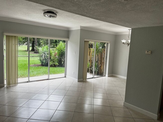 Building Photo - 8149 Lagos De Campo Blvd