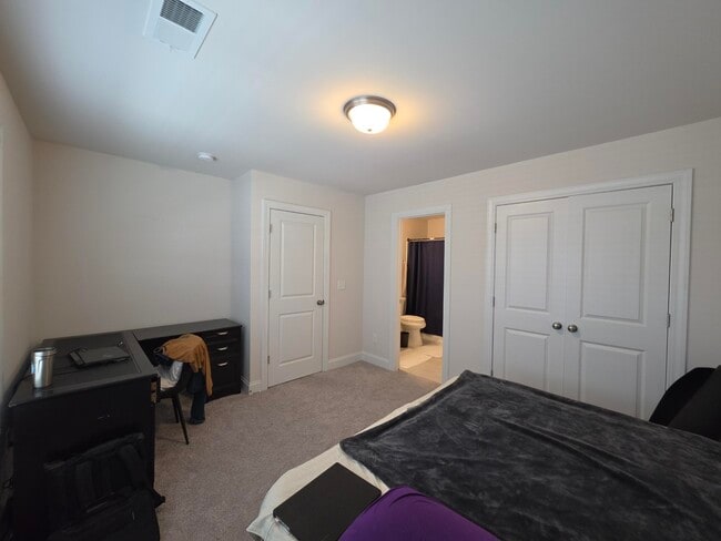 Building Photo - 3360 Rustic Dr