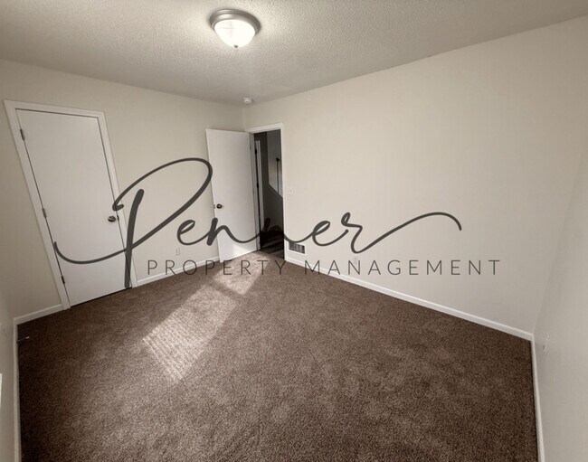 Building Photo - 1881 Chickadee Dr