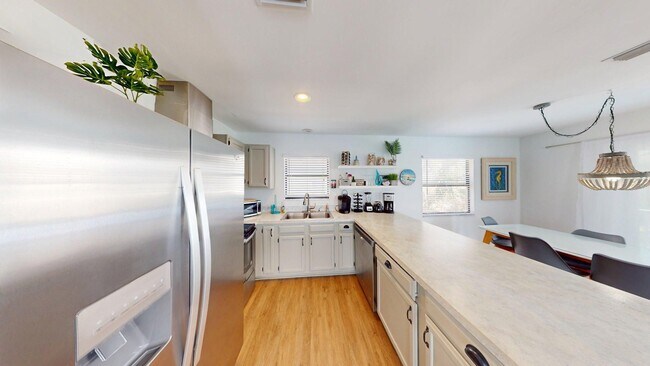 Building Photo - 5737 Rudolph Ave