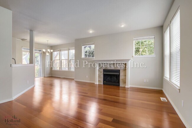 Building Photo - 7118 NE Cherry Dr