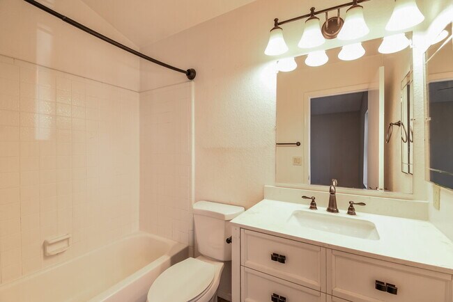 Building Photo - 3869 W Elgin St