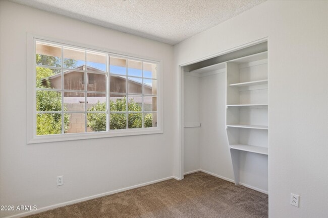 Building Photo - 3526 E Sahuaro Dr