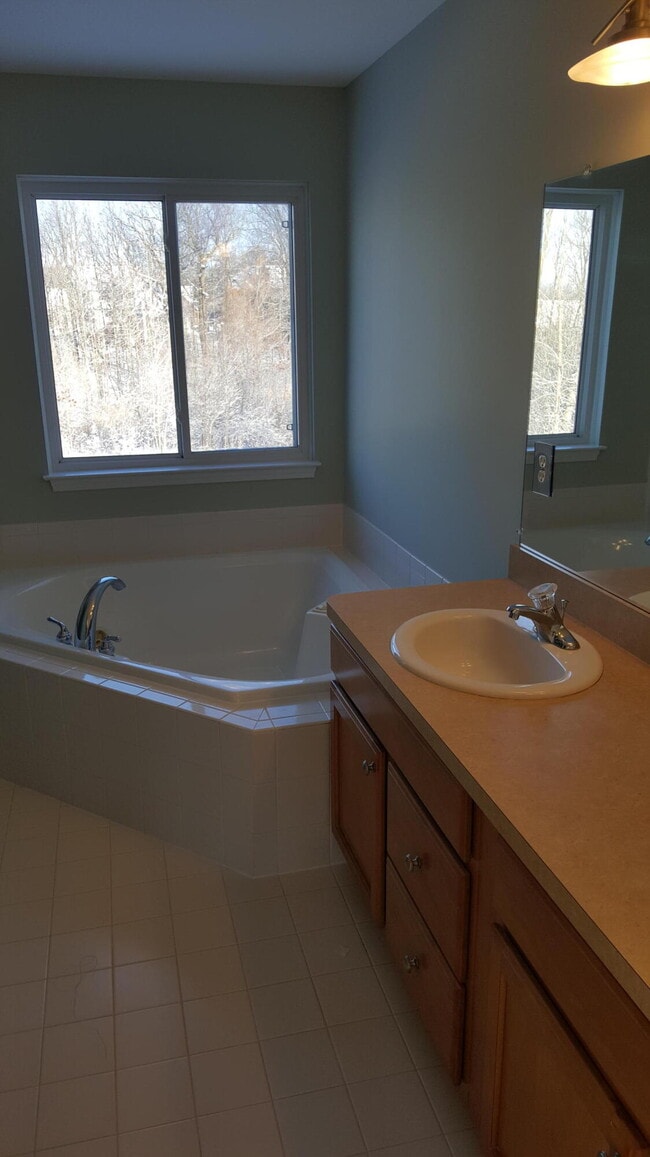 Building Photo - 2270 Hickory Point Dr