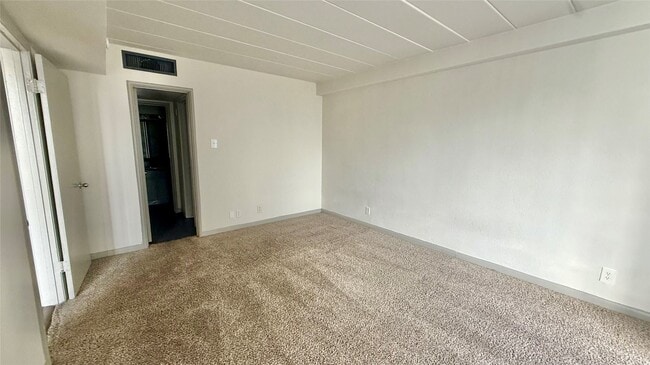 Building Photo - 5400 Memorial Dr