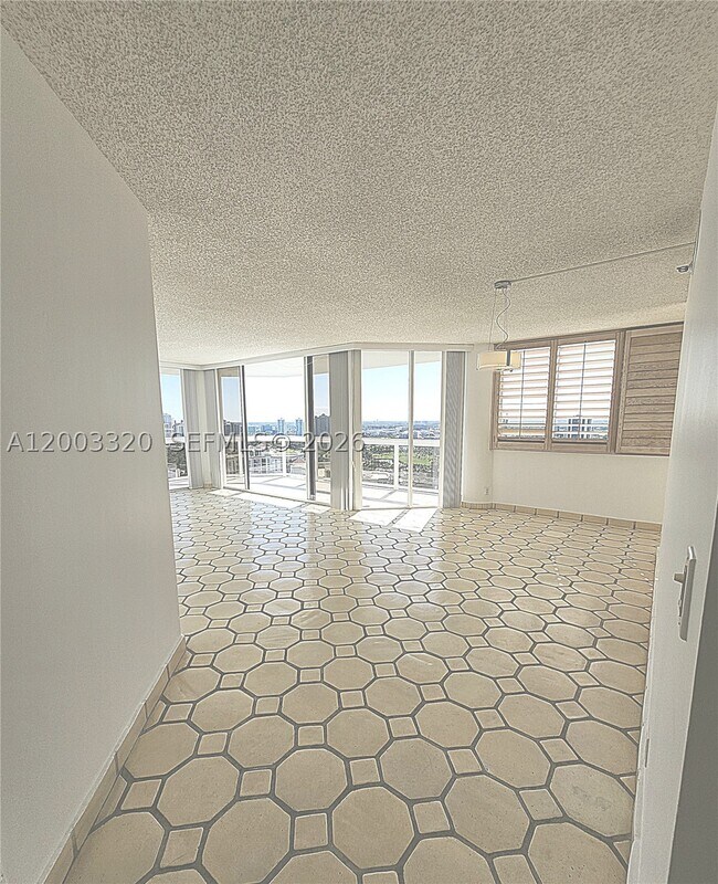 Building Photo - 20185 E Country Club Dr