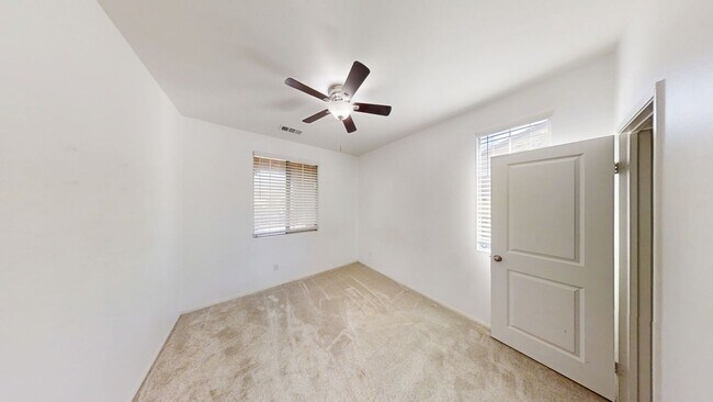 Building Photo - Beautiful 2 Story 4 Bedroom 3 Bathroom home in Beaumont, Ca.