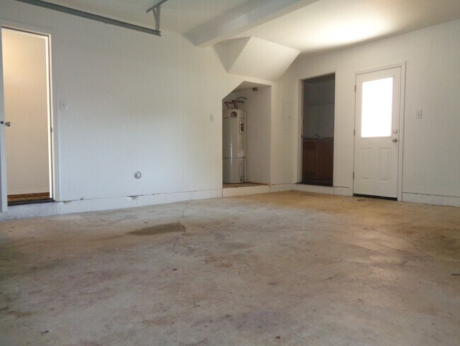 Building Photo - 436 Norway St NE