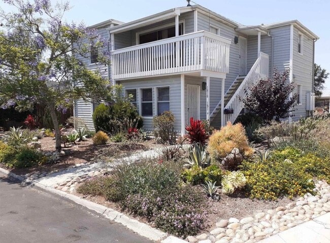 Building Photo - 1818 Carmelina Dr