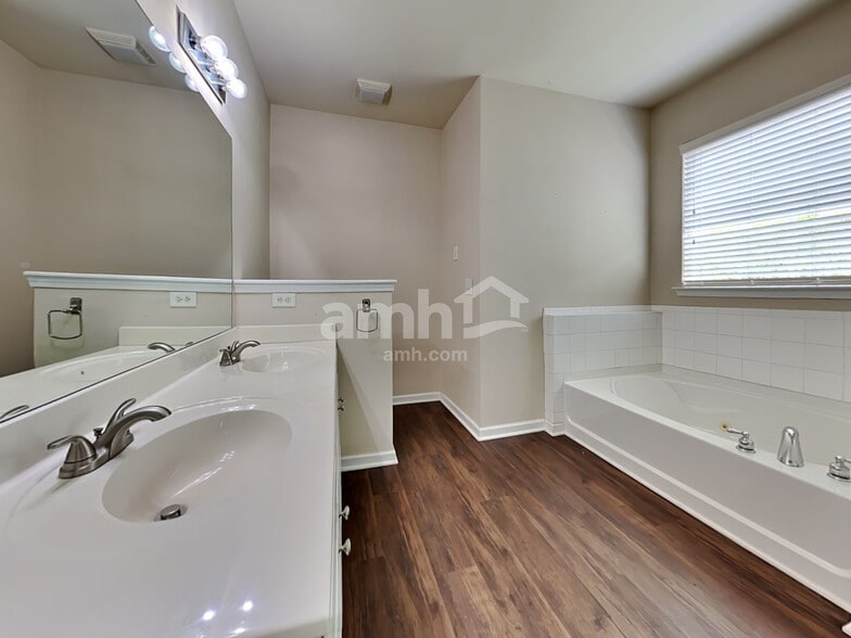 Building Photo - 1500 Woodberry Ct