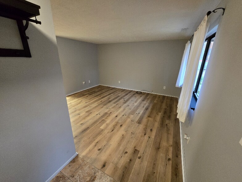 Building Photo - 26640 Lake of the Falls Blvd