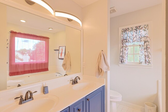 Building Photo - 621 Spy Glass Dr