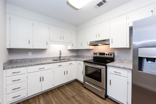 Building Photo - 3BD/1BA Ranch in Cabarrus Woods!