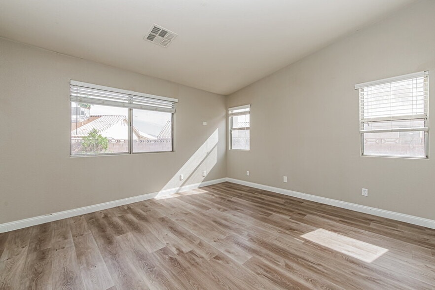 Building Photo - 2216 Jardine Ave