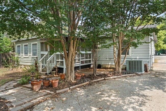 Building Photo - 1303 Alegria Rd