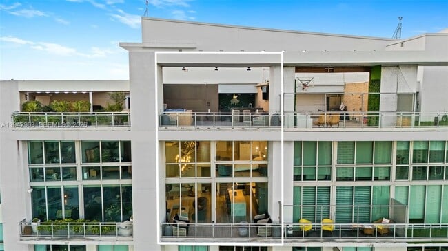 Building Photo - 90 SW 3rd St