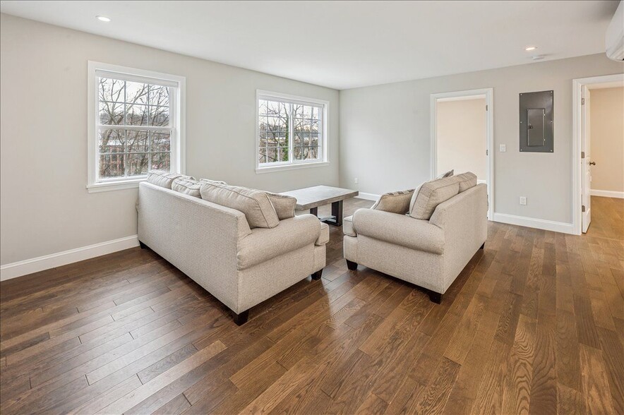 Building Photo - 187 Orchard St