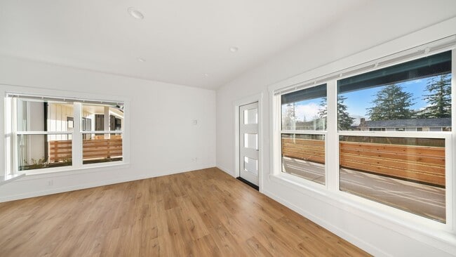 Building Photo - 3 Bed 2 Bath - A/C Mini-split - Fabulous Floor Plan - Garage