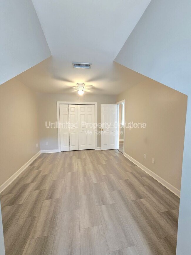 Building Photo - 5006 Carleton Dr