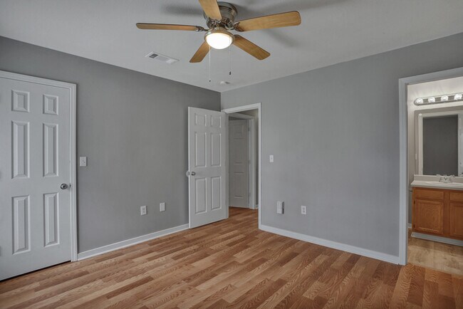 Building Photo - 4 Bedroom with Large Yard in Brandon, MS