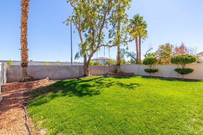 Building Photo - Beautifully Updated 3 Bedroom Southeast Ve...