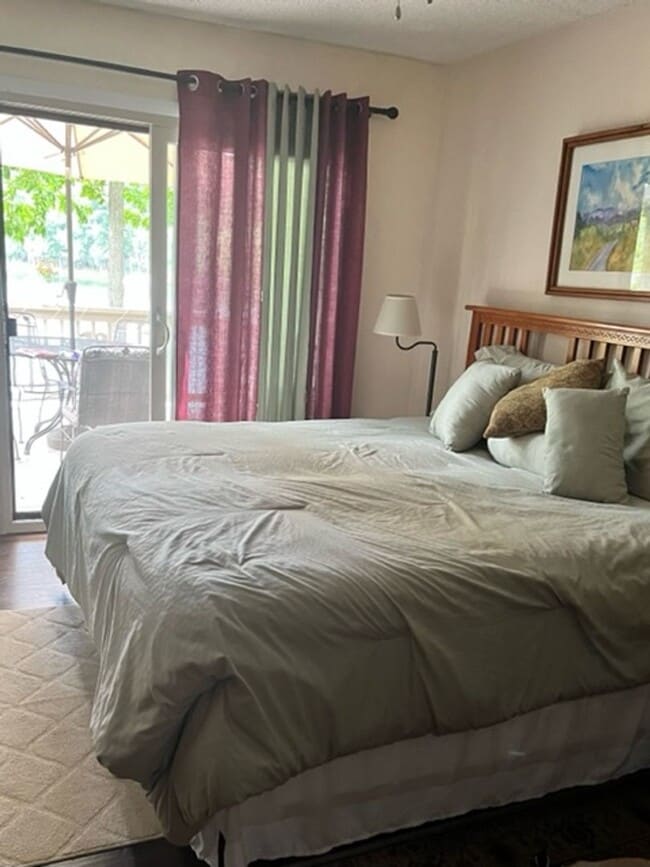 Building Photo - LAKEFRONT AND ONE LEVEL *Utilities Include...
