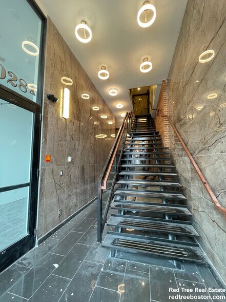 Building Photo - 1018 Commonwealth Ave