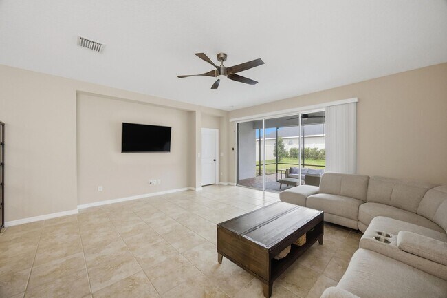 Building Photo - Resort Style Amenities near Gulf Beaches