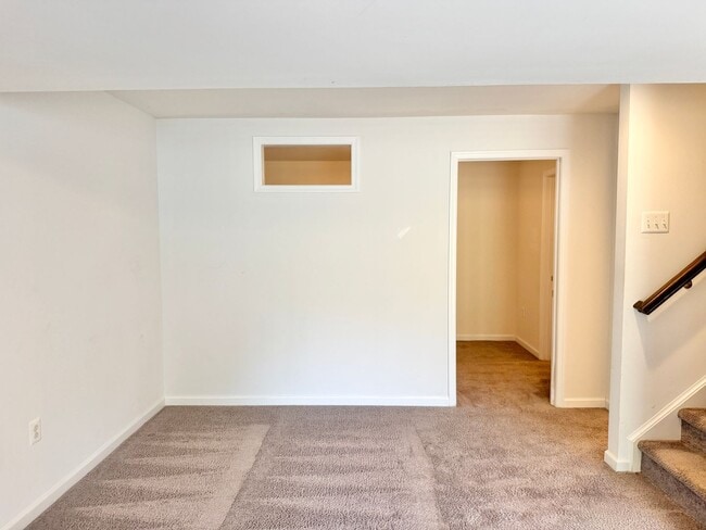 Building Photo - CLOSE TO BROOKE POINT VRE - LARGE ACREAGE HOME - STAFFORD- BASEMENT KITCHENETTE