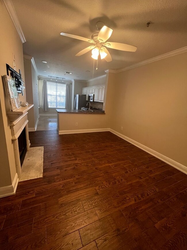 Building Photo - Downtown 1/1 Condo pool view & fireplace with free water/sewer