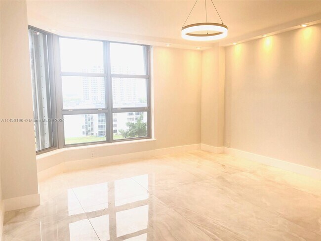 Building Photo - 3530 Mystic Pointe Dr