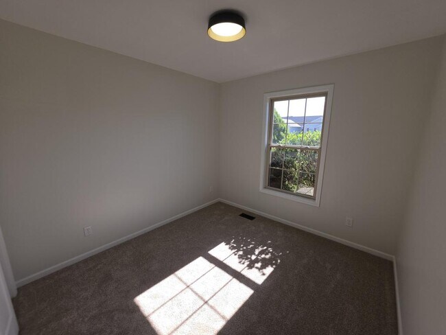 Building Photo - 1813 Rambling Rose Ln