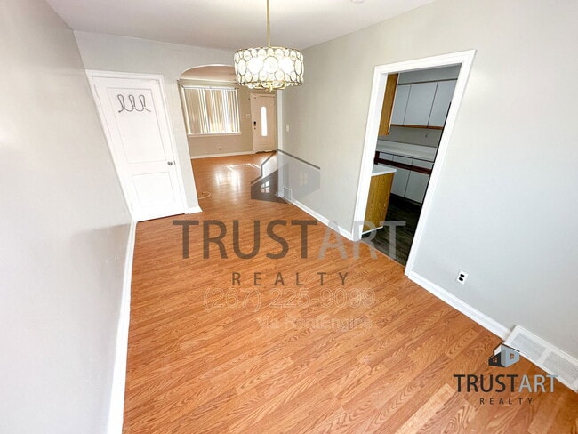 Building Photo - 217 Stevens St