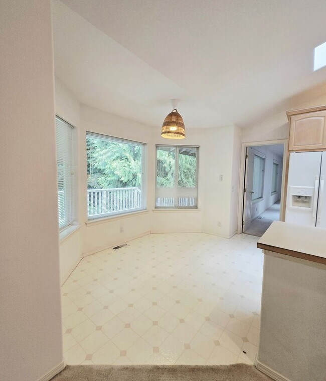 Building Photo - ***PENDING APPLICATION***Single Level 3 Bedroom, 2.5 Bath Spacious Home For Rent in Port Ludlow!