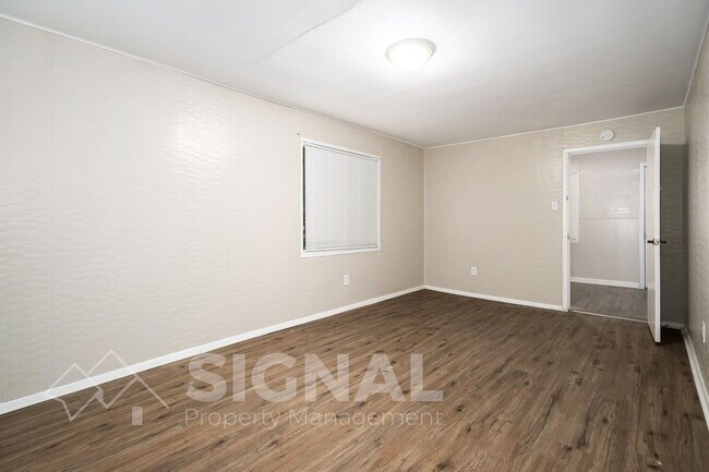 Building Photo - 5117 Highland Ave
